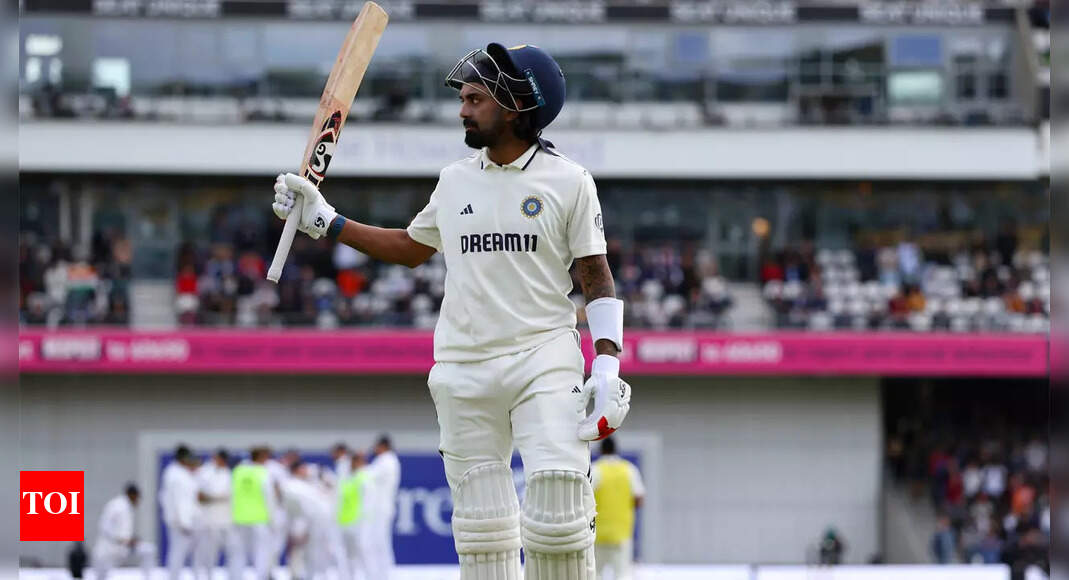 IND vs ENG Live Score: Three wickets in one over hurt India's innings