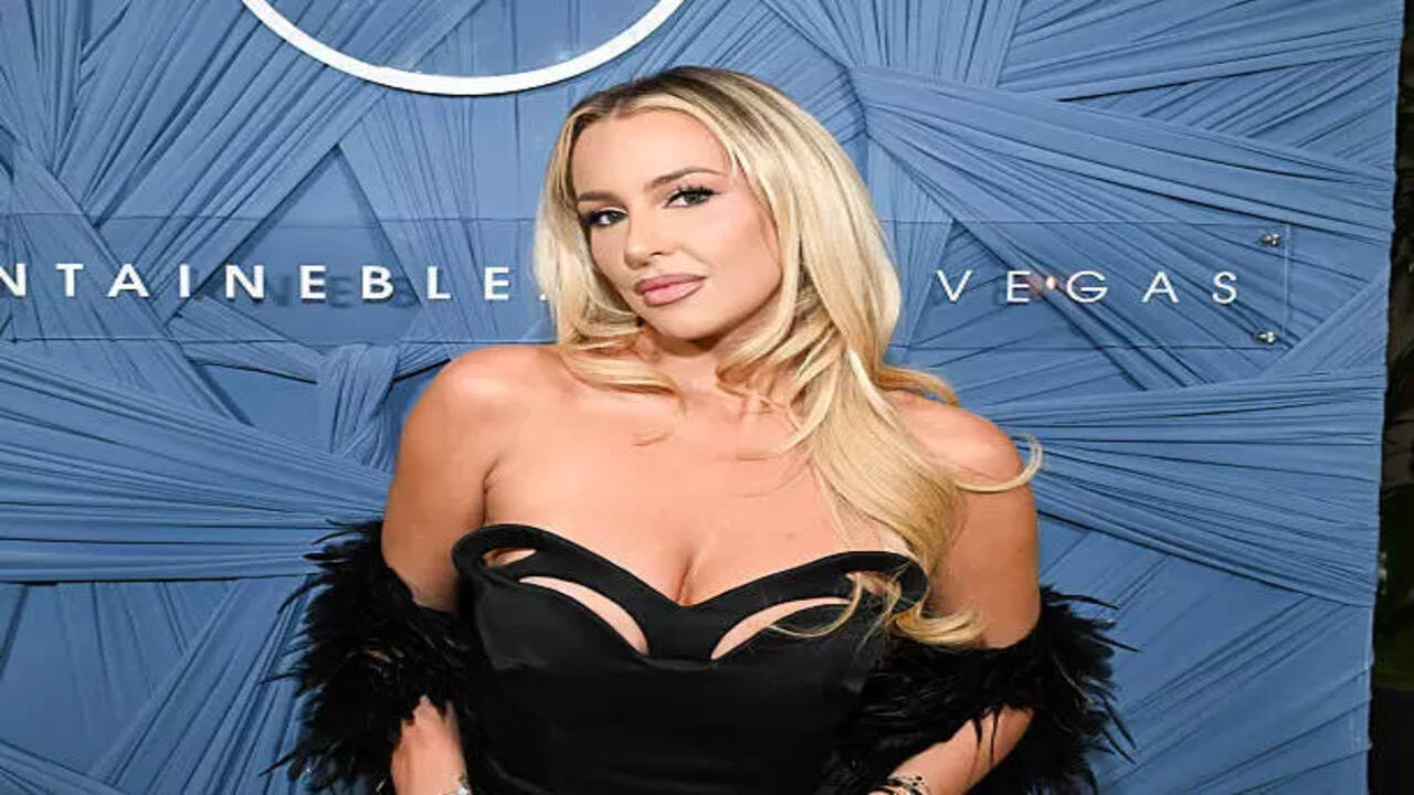People wanted me to fight Corinna”: Tana Mongeau addresses Corinna Kopf  fight rumors on Logan Paul podcast | International Sports News - Times of  India