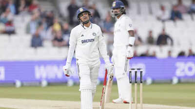  Oh no! Shubman Gill in shock as stumps go flying - WATCH