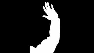 Photo: Mia Yilin/ Tik Tok Optical illusion personality test: Hand or man? What you see first shows if you are a deep thinker or problem-solver