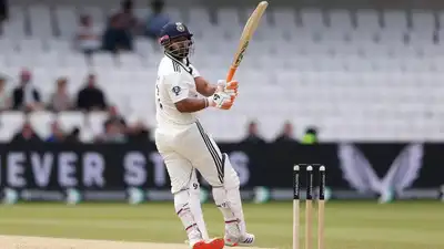 'Zabardasti try kar raha': Rishabh Pant's self-talk on stump mic is pure gold - WATCH