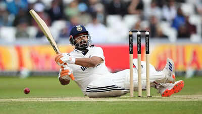  Rishabh Pant's complaint to KL Rahul caught on stump mic - WATCH