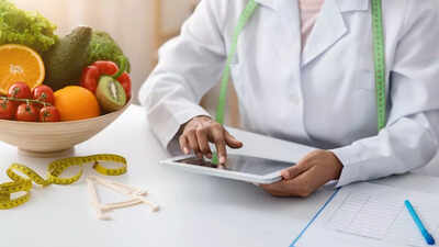 What's the difference between a nutritionist and a dietitian?