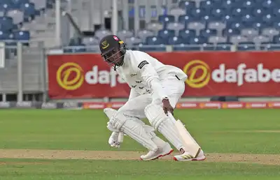  Jofra Archer claims a first-class wicket after 1,501 days - watch