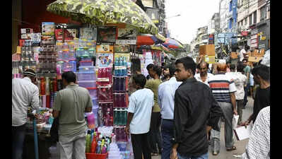 A year after KMC-KP op, hawkers have upper hand, footpath space