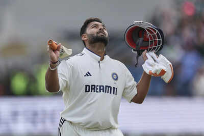 IND vs ENG: 'Straight ball hai, theke?'; Rishabh Pant’s self-check moment and twin tons light up Headingley - Watch