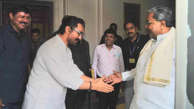 Starstruck at Rashtrapati Bhavan: Siddaramaiah-Aamir Khan spotted together; candid pics go viral