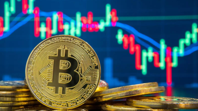 Bitcoin surges past $105,000, Ethereum jumps 8% and altcoins rally; traders eye Powell’s speech for next leg up