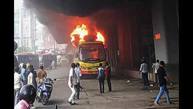 Pvt bus catches fire in Borivli