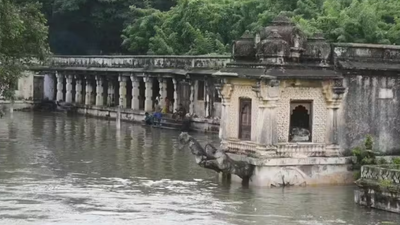 Karnataka: Srirangapatna bans tourist entry, riverbank rituals amid flood risk; KRS reservoir set to release surplus water
