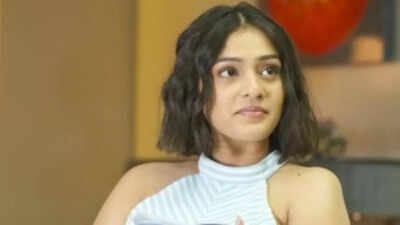 “Tag Lag Gayi!” RJ Mahvash laughs off oops moment, shuts down trolls with sass