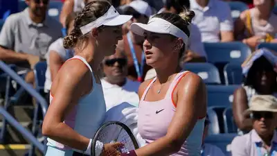 Iga Świątek and Victoria Azarenka caught in feud as ‘awkward’ handshake breaks the internet