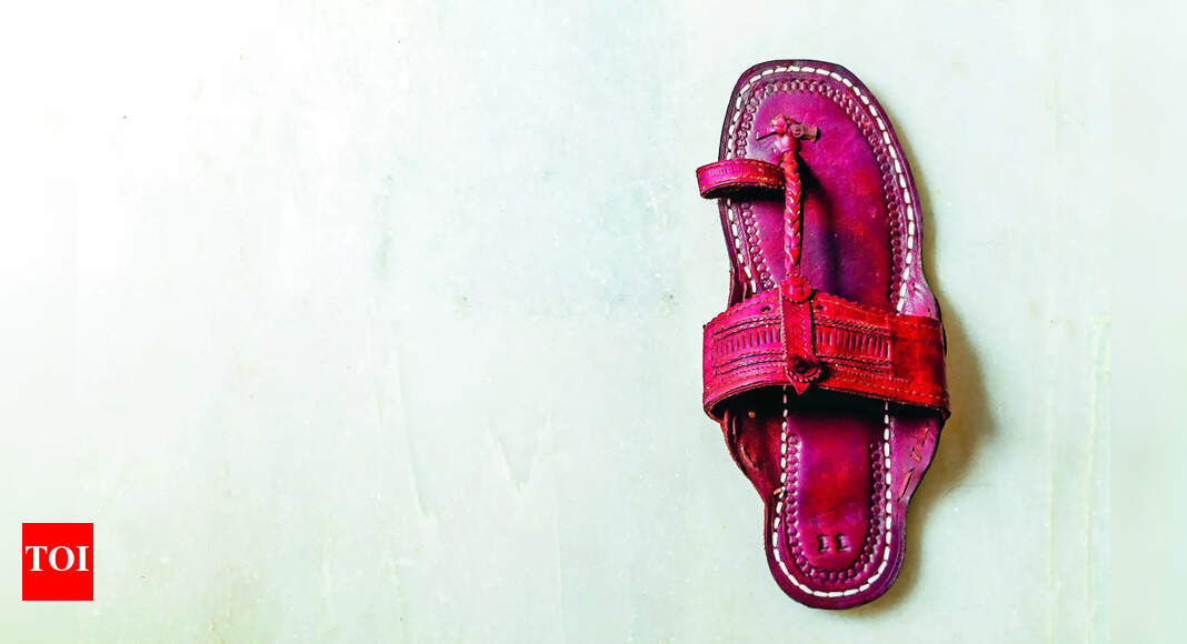 Kolhapuri chappals in the spotlight - Times of India