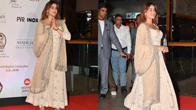 Janhvi Kapoor channels Rekha vibes in vintage glam at Umrao Jaan screening