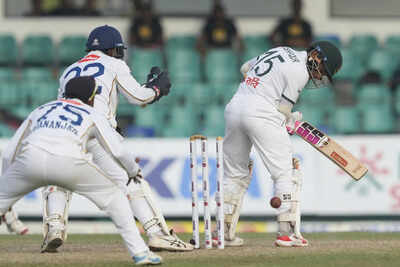  Sri Lanka on verge of innings victory against Bangladesh in Colombo