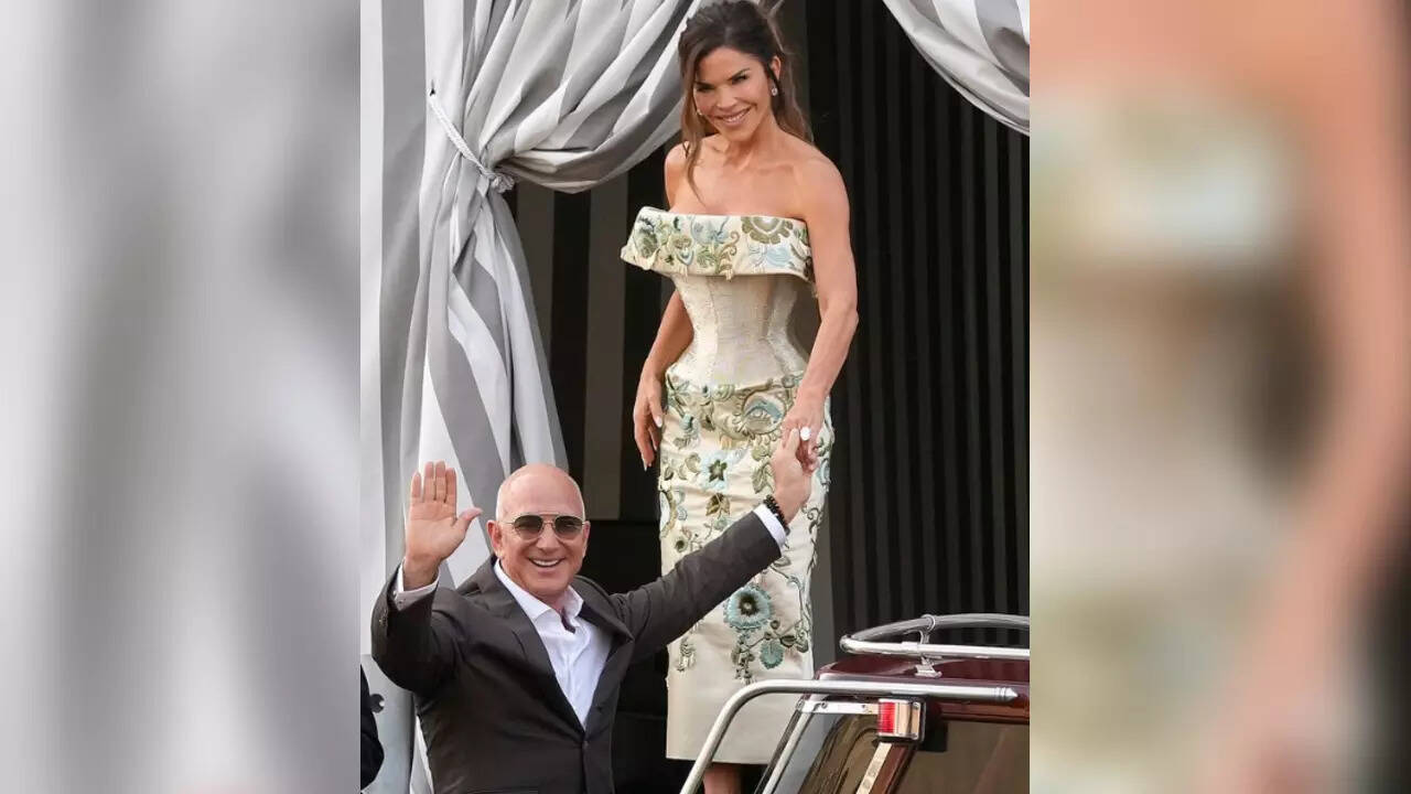 lauren sanchez rehearsal dinner dress Lauren Snchez stuns in red latex dress while solo at Paris Fashion Week