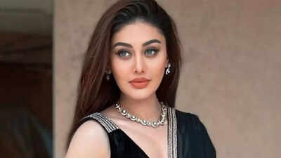 Shefali Jariwala Death News: Bigg Boss 13 Fame Shefali Jariwala passes away due to cardiac arrest at the age of 42 | – Times of India