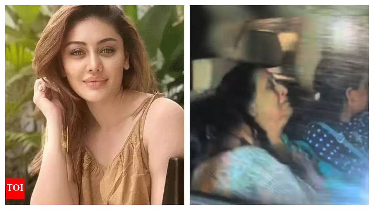Shefali Jariwala's demise: Family reaches hospital; actress' mother cries  inconsolably - Times of India