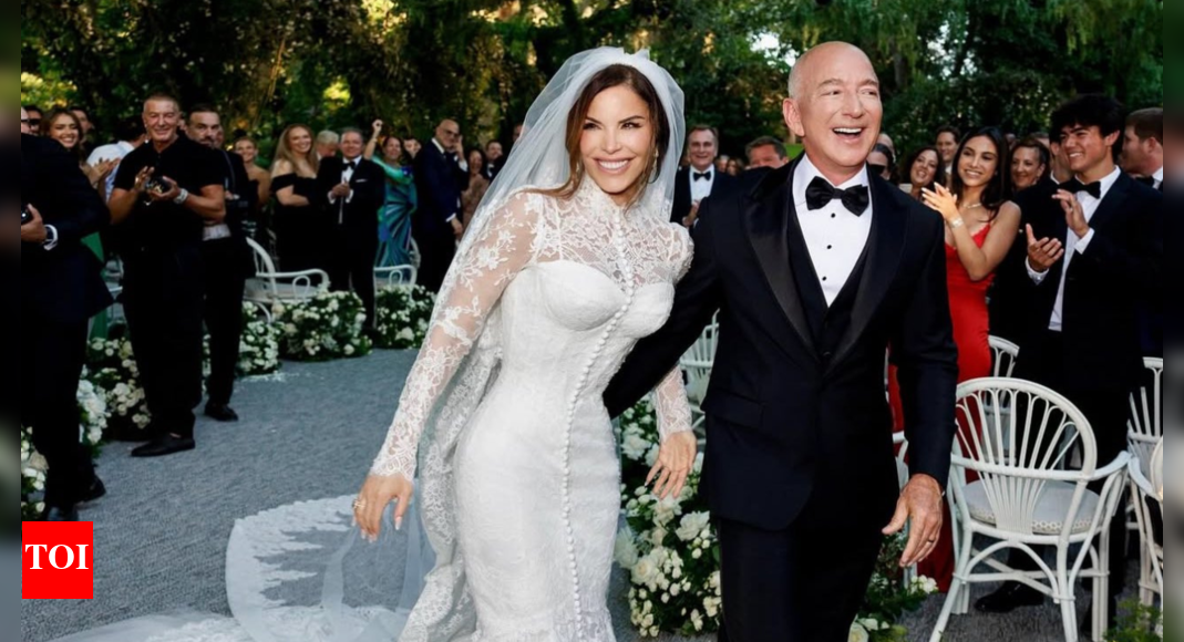 Jeff Bezos and Lauren Sanchez tie the knot! First wedding pic out; big names in attendance