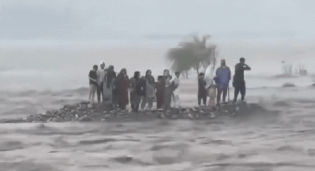 Pakistan floods: Family stranded mid-river pleading for help; watch video