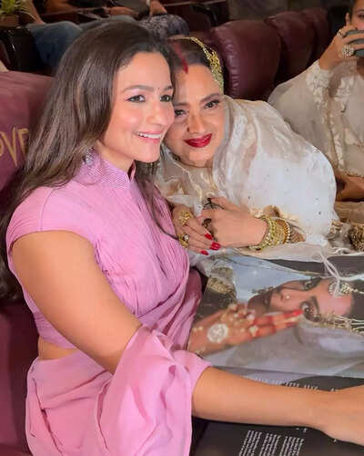 Alia Bhatt recreates Rekha's iconic Chandni look