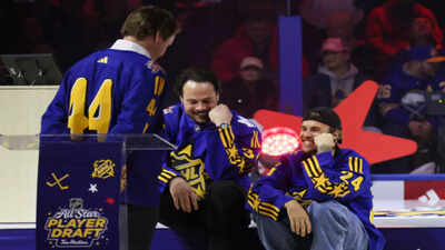 Justin Bieber’s baby Jack melts hearts in Toronto Maple Leafs Jersey