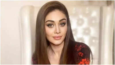 Shefali Jariwala’s last rites at Oshiwara Crematorium, same as Sidharth Shukla; Family and friends gather to pay final respects