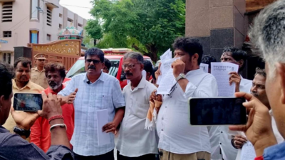 Protesters demand immediate start of RTE admissions in current academic year
