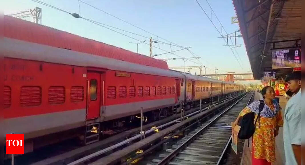 1st electric train departs from Dibrugarh station | Guwahati News ...