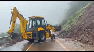 Mahabaleshwar-Tapola road repairs delayed by landslides & heavy rain