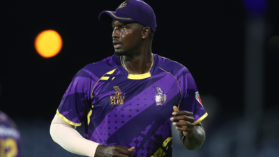  Jason Holder hits the stumps but the bail refuses to dislodge – Watch