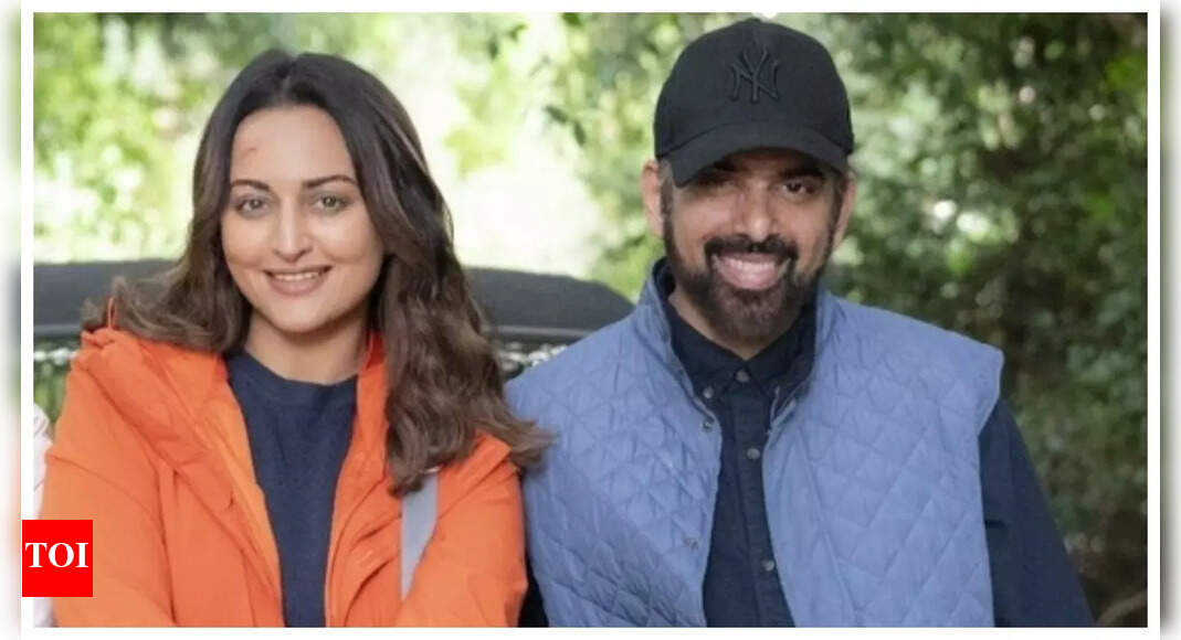 Sonakshi Sinha reveals she doesn’t swim at nights because of THIS film | Hindi Movie News – Times of India Sonakshi Sinha reveals she doesn’t swim at nights because of THIS film | Hindi Movie News – Times of India