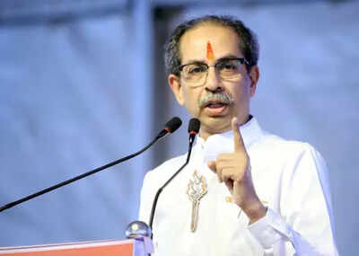 உதவ் தாக்கரே 'இந்திக்கு எதிராக அல்ல, அதன் திணிப்பு மட்டுமே' எனக் கூறுகிறார், சேனா (யுபி) 3 மொழி gr ஐ எரிக்கிறது