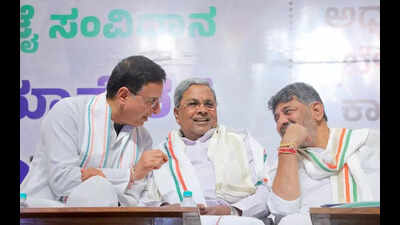 Amid dissent, Surjewala to meet Karnataka Congress MLAs today