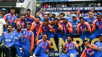 'Ek hi format se liya h bas': Ravindra Jadeja’s perfect reply as teammates tease him at WC anniversary party - Watch