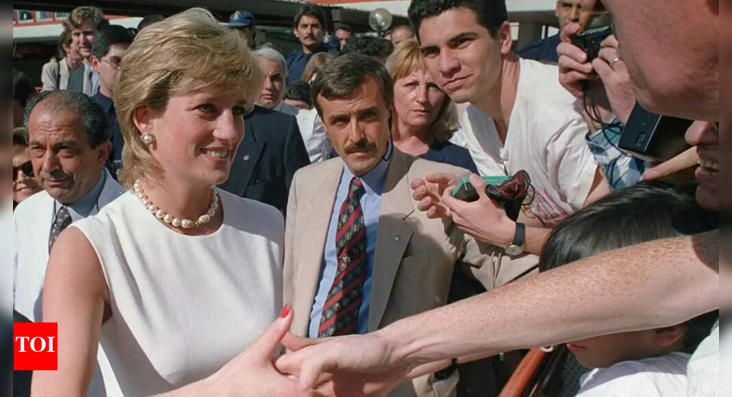 The touching reason why late Princess Diana never wore gloves – Times of India