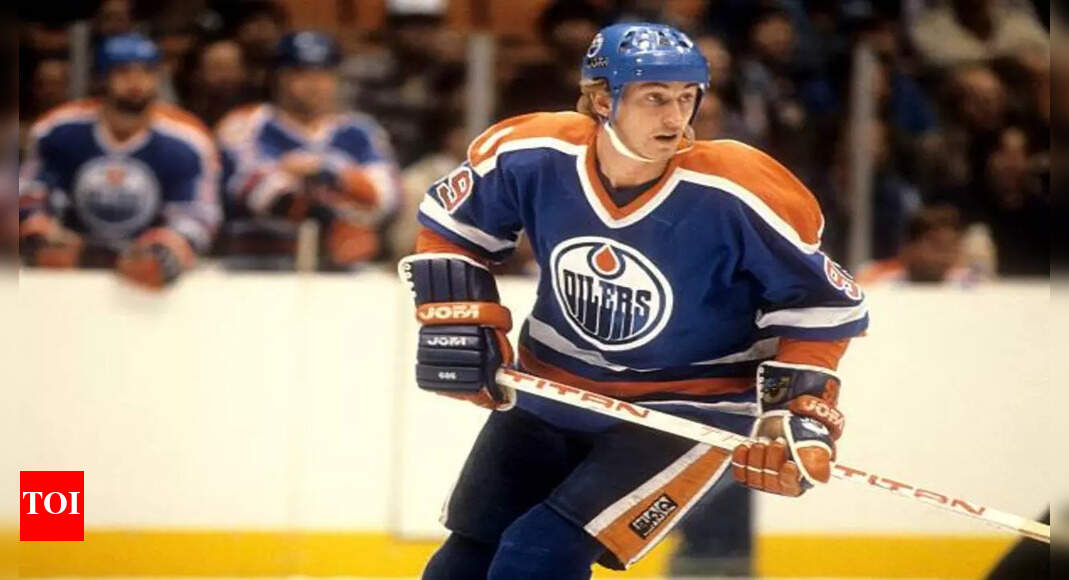 Wayne Gretzky's 1988 stick sells for $336,000 to Logan Paul in record-breaking auction | NHL News - Times of India