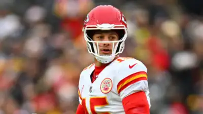 Patrick Mahomes faces backlash from an angry dad after denying a fan’s autograph