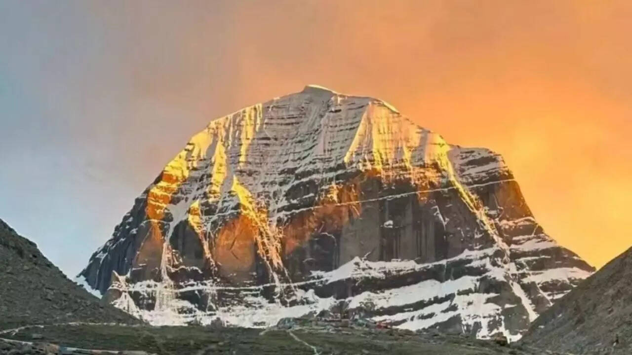 Mengapa Gunung Kailash dianggap sebagai pusat alam semesta | - Times of  India