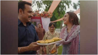  Pankaj Tripathi and Aditi Rao Hydari bring Luchnowi 'tehzeeb' to life on 'Parivarik ManuRanjan' set