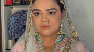 Gulfam Khan Hussain pays tribute to legendary Meena Kumari in Pakeezah style