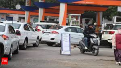 No fuel for 62L end-of-life vehicles in Delhi from today: ANPR tech to spot violators at pumps; old CNG vehicles exempted