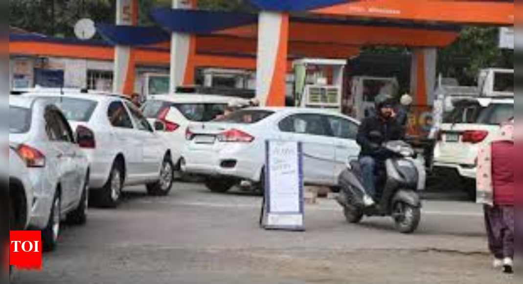 No fuel for 62L vehicles in Delhi from today: Old CNG vehicles exempted
