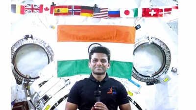 ஆக்சியம் -4: சுபன்ஷு சுக்லா எலும்பு தசைச் சிதைவு குறித்த பரிசோதனையுடன் மைக்ரோ கிராவிட்டி ஆராய்ச்சியைத் தொடங்குகிறார்