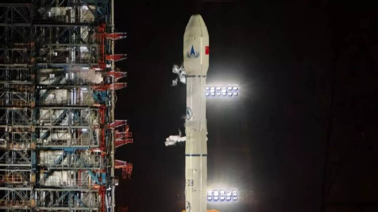 CNSA releases images of Earth and Moon by Tianwen-2 from 590,000 km in ...