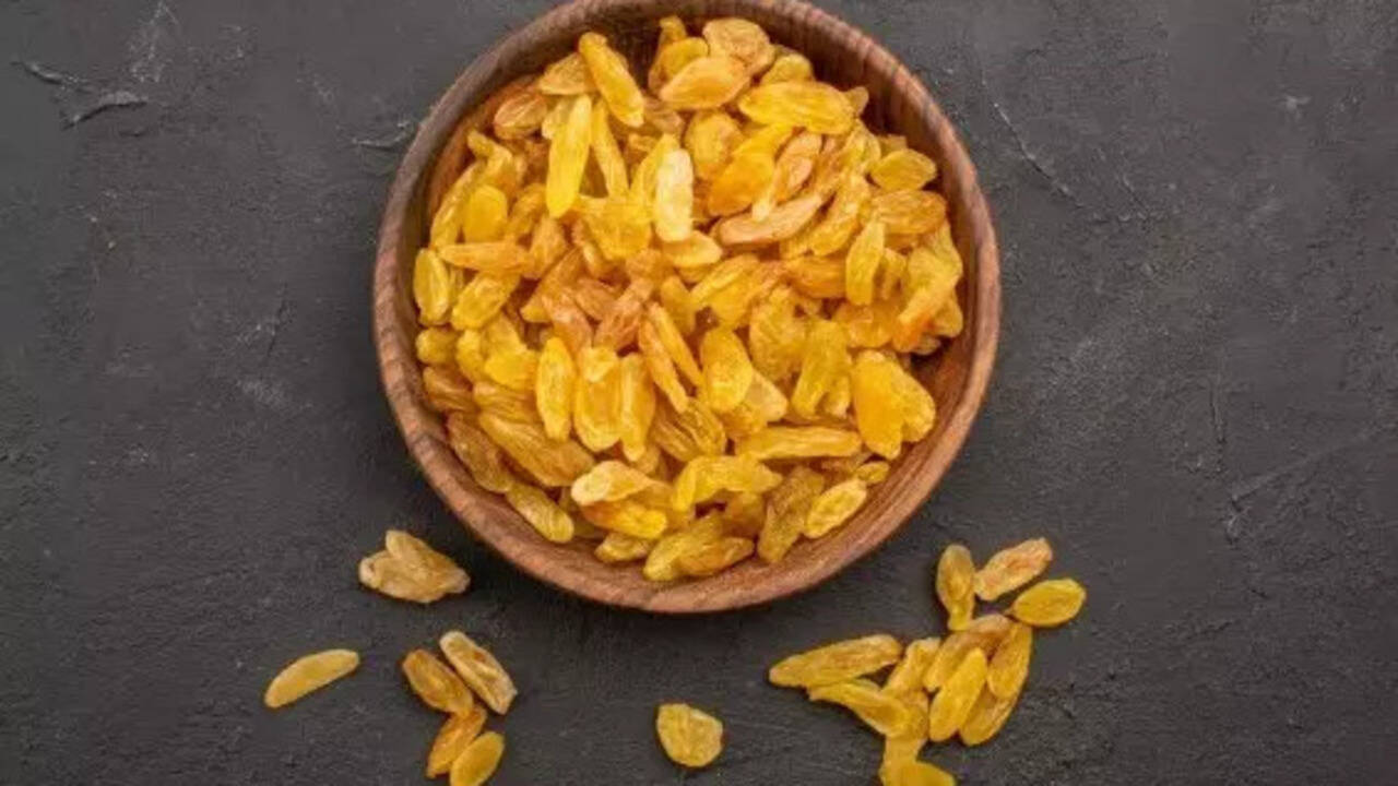 7 Reasons To Start Your Day With Soaked Raisins