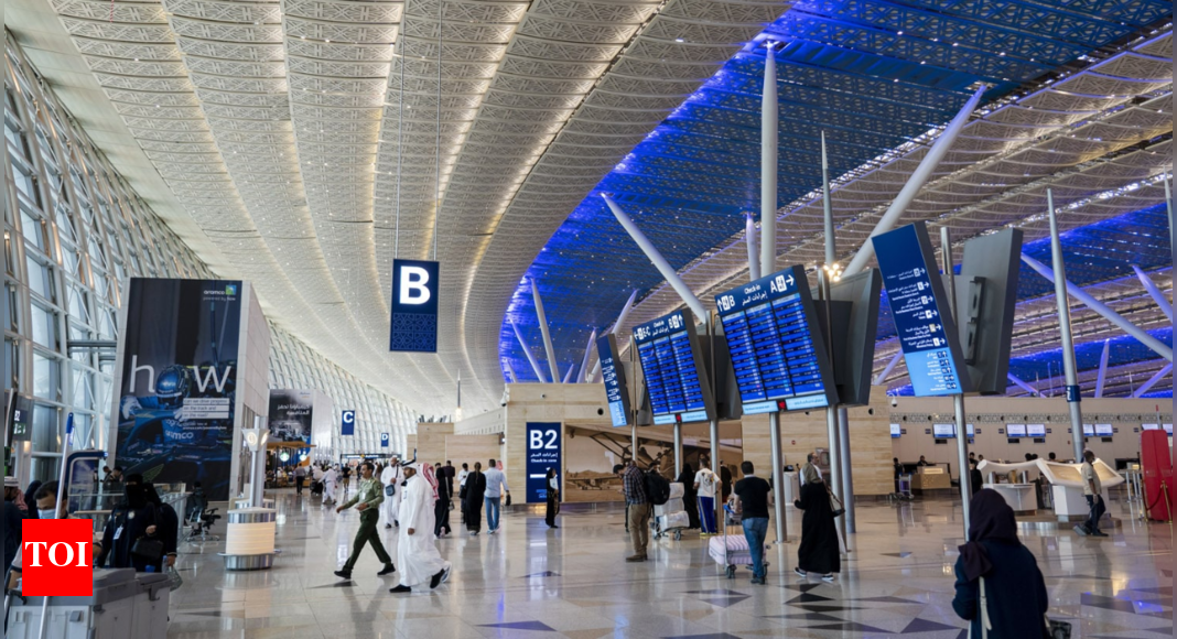 UAE: How passengers can perform Umrah with free transit visa during layovers in Saudi Arabia