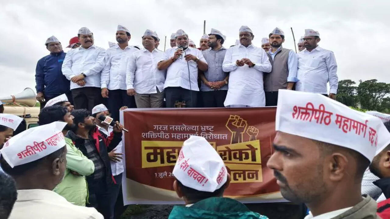 शक्तिपीठ के खिलाफ किसानों का प्रदर्शन, राष्ट्रीय राजमार्गों पर यातायात बाधित।