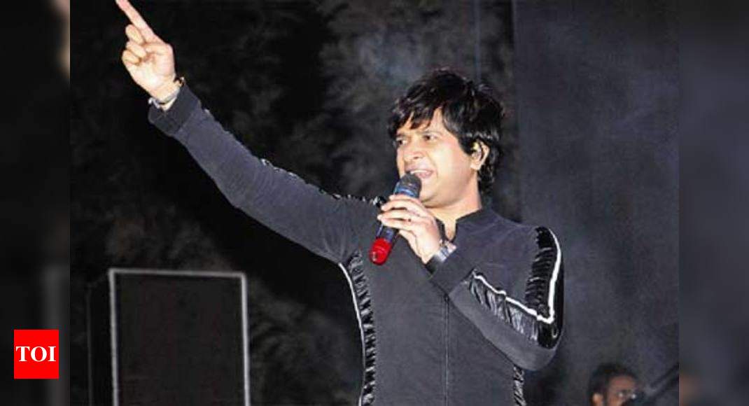 Singer KK performs at 11th Indira Awards for Marketing Excellence in