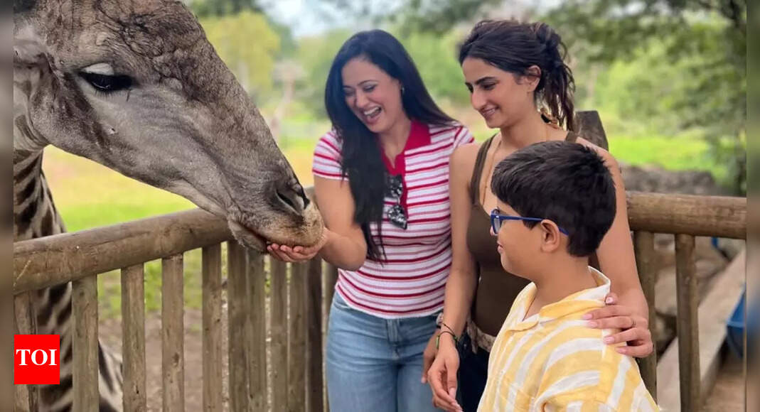 Shweta Tiwari shares snaps from her wildlife trip to Mauritius with kids Palak and Reyansh